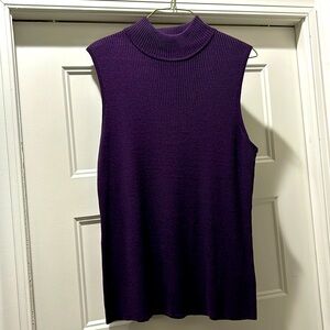 Women’s sleeves top size XL. Excellent condition